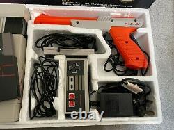Nintendo Entertainment System Nes Console Action Set Zapper 2 Controllers Boxed