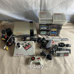 Nintendo NES System Console Lot 26 Games 1 Gun 4 Controllers and Cables