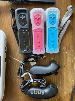Nintendo Wii U White Handheld System / Console with Three Controllers WORKING