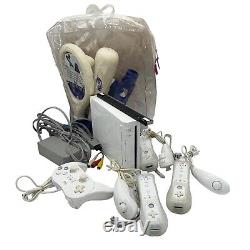 Nintendo Wii White Console RVL-001 with 4 CONTROLLER NUNCHUK and Cables