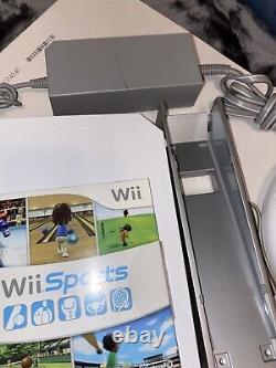 Nintendo Wii White Console with accessories and game Wii RVL-001